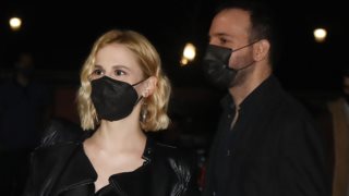 Η Νάντια Μπουλέ σε σπάνια δημόσια εμφάνιση με τον σύντροφό της, Γιώργο Ισαάκ