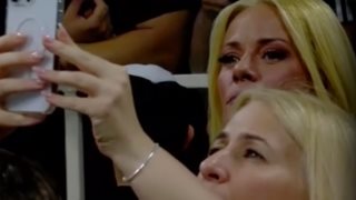 Η Ζέτα Μακρυπούλια στον τελικό Ολυμπιακού - Παναθηναϊκού