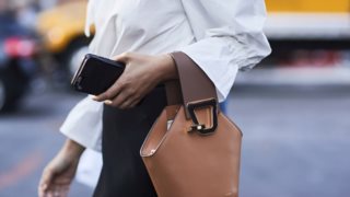 Τρία χαρακτηριστικά που πρέπει να έχει μια "it" τσάντα
: Σύμφωνα με την μετρ του είδους, Silvia Fendi
