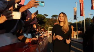 Angelina Jolie | To chic look με μαύρο φόρεμα στην πρεμιέρα της νέας της ταινίας