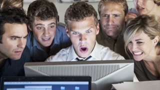 Γιατί πρέπει να χαλαρώσεις λίγο με τα social media
: Όλα όσα οφείλεις να προσέξεις!
