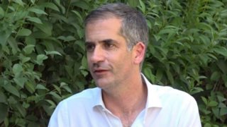 Κώστας Μπακογιάννης: &quot;Οργανώνουμε τις διακοπές μας ώστε να υπάρχει μια φυσική απόσταση από τον υπόλοιπο κόσμο για να μη μας δείρουν. Δεν είμαστε οι πιο ήσυχοι και διακριτικοί άνθρωποι στον κόσμο&quot;