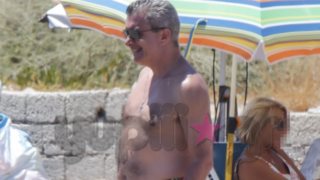 Νίκος Χατζηνικολάου: Όπως δεν τον έχετε ξαναδεί! Τα στιγμιότυπα από τις διακοπές στην Πάρο