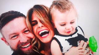 Γιάννης Βαρδής &amp; Νατάσα Σκαφιδά: Φωτογραφίζονται με την κόρη τους με άκρως καλοκαιρινή διάθεση! Δείτε τα στιγμιότυπα