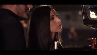 Η Λένα Ζευγαρά πέφτει "στα πατώματα" για τις ανάγκες του νέου της music video