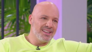 Το 'κανε! Ο Νίκος Μουτσινάς πήγε καλεσμένος στην Ιωάννα Μαλέσκου
