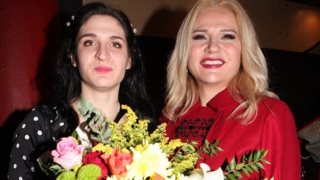 Μπέσυ Μάλφα : Η κόρη της Όλγα Σκιαδαρέση έκανε το ντεμπούτο της στο θέατρο