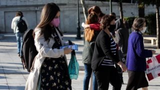 "Lockdown" των ανεμβολίαστων: Σε ισχύ τα νέα περιοριστικά μέτρα - Υποχρεωτικά rapid test για να μπουν... σχεδόν παντού