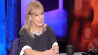 Άννα Φόνσου: "Θα ήθελα να πάρω ένα αεροπλάνο να πάω σε ένα μέρος που μου αρέσει και κάποτε να φύγω από τη ζωή. Να λένε, άραγε ζει ή δεν ζει;"