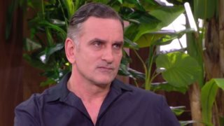 Ο Νίκος Ψαρράς μιλά για την επιστροφή στις &quot;Άγριες Μέλισσες&quot; και την &quot;Αγάπη Παράνομη&quot; στην ΕΡΤ: &quot;Είμαι 28 χρόνια σε αυτή τη δουλειά και...&quot;