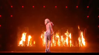 Eurovision 2021 | Η εμφάνιση της Έλενας Τσαγκρινού για την Κύπρο στον τελικό! Άφωνο το στάδιο με τη σέξι εμφάνισή της