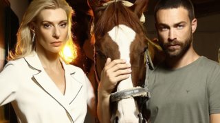 &quot;Άγρια Γη&quot; | Μάθε τα πάντα για τη νέα καθημερινή σειρά του ΣΚΑΪ! Οι πρωταγωνιστές &amp; η εντυπωσιακή φωτογράφιση