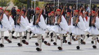 Παρέλαση 25ης Μαρτίου: Κυκλοφοριακές ρυθμίσεις στην Αθήνα - Αλλαγές στα δρομολόγια των μέσων μεταφοράς - Ποιοι δρόμοι θα κλείσουν