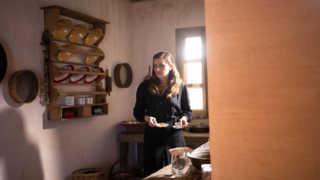 Άγριες Μέλισσες | Spoiler: Η Ελένη πέφτει σε γκρεμό - Η συνάντηση με τη Θεοδοσία βάφεται με αίμα!