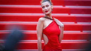 &quot;5 μήνες χωρίς αλκοόλ&quot; | Η Bella Hadid γιορτάζει τη νηφαλιότητά της με ένα ταξίδι στο Λας Βέγκας