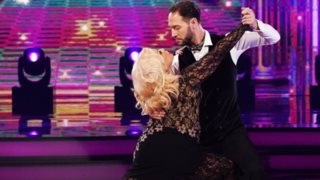 DWTS | Η Μπέσσυ Αργυράκη επέστρεψε μετά την περιπέτεια με τον κορονοϊό &amp; δίχασε την κριτική επιτροπή - "Έχεις πιάσει ταβάνι, δεν έχεις να μου δώσεις κάτι άλλο"