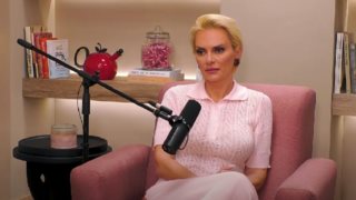 Έλενα Χριστοπούλου: "Η Κατερίνα Καραβάτου είναι η μόνη γυναίκα που δεν κάνει κακό πίσω από τις κάμερες"