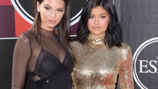 KYLIE + KENDALL JENNER: Για πρώτη φορά στο MadWalk: Ποιον διάσημο τραγουδιστή επέλεξαν για το fashion show τους;