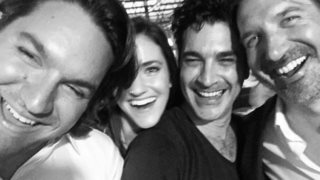 Ο Χριστόφορος Παπακαλιάτης σε σπάνιο οικογενειακό στιγμιότυπο με τα αδέρφια του