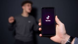TikTok: Είναι ο μεγάλος κίνδυνος για το Facebook
