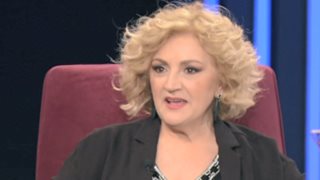 Υρώ Μανέ: Όσα είπε στα «Μεσάνυχτα»: Η κριτική στους «μη ηθοποιούς», η αγάπη για τα «Εγκλήματα» &amp; ο ρόλος της ιερόδουλης