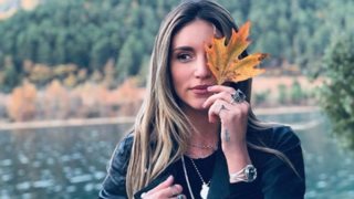 Αθηνά Οικονομάκου: Στόλισε το χριστουγεννιάτικο δέντρο με τον Φίλιππο Μιχόπουλο
