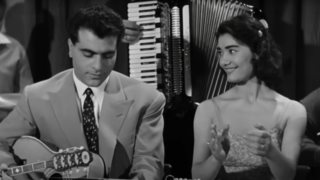 "Η Μαρινέλλα ήταν και δεν ήταν ερωτευμένη με τον Καζαντζίδη - Όταν χώρισαν έμεινε στον άσο"