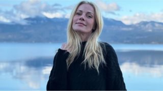 Ζέτα Μακρυπούλια | Ο θαυματουργός αντιρυτιδικός ορός που χρησιμοποιεί περιέχει τρία ενεργά συστατικά που μεταμορφώνουν την επιδερμίδα