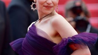 Emilia Clarke: «Έγινα ξανθιά αλλά κατέστρεψα τα μαλλιά μου»
