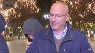 Γιώργος Τσελίκας: Απίστευτο απρόοπτο στον αέρα με δύο νεαρούς με κουκούλες - Άναυδοι οι παρουσιαστές του ΣΚΑΪ