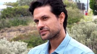 Ορφέας Αυγουστίδης: &quot;Προσπάθησα να καταλάβω τους γονείς μου - Περισσεύουν οι θυμοί και τα χρέη&quot;