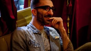 Οι (Σχεδόν) Αληθινές Ιστορίες Του Θεοδόση Μίχου : Το «Κράτα το Σόου» είναι ό,τι πιο ενδιαφέρον διαβάσαμε τελευταία!