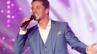 Νίκος Οικονομόπουλος: Η μεγάλη επιστροφή στο ΘΕΑ με τη Στέλλα Καλλή: Ποιοι βρέθηκαν στην πρεμιέρα;