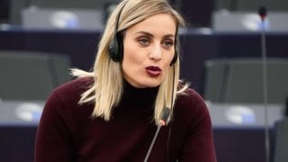 Ελεονώρα Μελέτη: &quot;Θέλετε να μάθετε τη θέση μου για τη θέση της γυναίκας με αφορμή τον καβγά&quot;