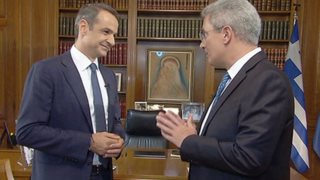 Ενώπιος Ενωπίω: Ο Κυριάκος Μητσοτάκης ξεναγεί τον Νίκο Χατζηνικολάου στο Μέγαρο Μαξίμου!