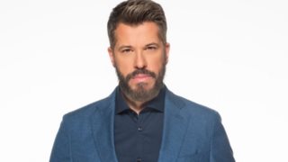 Χάρης Βαρθακούρης: «Κάνω το πρώτο τηλεοπτικό μου βήμα με τον “Πάριο της τηλεόρασης” Ανδρέα Μικρούτσικο»