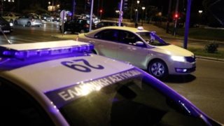 &quot;Προσπαθήσαμε να σβήσουμε τη φωτοβολίδα με πυροσβεστήρες αλλά δεν έσβηνε&quot; – Συγκλονίζει συνάδελφος του αστυνομικού