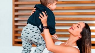 Μάντη Περσάκη: Φωτογραφίζεται με τον 15 μηνών γιο της