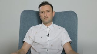 Ο Αργύρης Αγγέλου αποχαιρετά τον Γεράσιμο Μιχελή