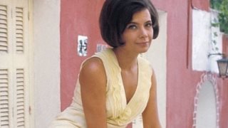 Τζένη Καρέζη: Η απίστευτη ιστορία με το νυφικό στο &quot;Τζένη Τζένη&quot; και ο άγνωστος έρωτας με τον Μπάρκουλη