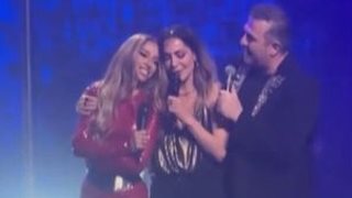 Δέσποινα Βανδή, Αντώνης Ρέμος &amp; Ελένη Φουρέιρα αγκαλιασμένοι τραγούδησαν Βασίλη Καρρά