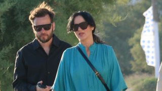 Η Ζενεβιέβ Μαζαρί σε οικογενειακές διακοπές στα Κουφονήσια