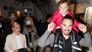 Η Βασιλική Μιλλούση &amp; ο Λευτέρης Πετρούνιας σε οικογενειακές στιγμές με τις κόρες τους στη Μύκονο