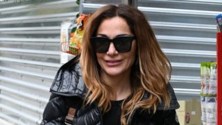 H Δέσποινα Βανδή σε χαλαρές στιγμές στο κέντρο της Αθήνας χωρίς ίχνος μακιγιάζ