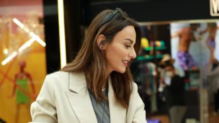 Η Μπέττυ Μαγγίρα σε σπάνια δημόσια εμφάνιση με τις κόρες της