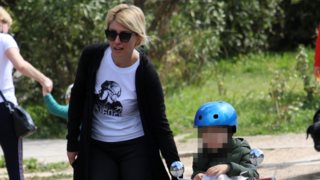 Η Σία Κοσιώνη σε καθημερινές στιγμές με τον μικρό Δήμο Μπακογιάννη