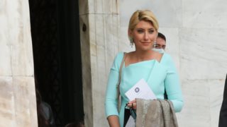 H Σία Κοσιώνη πιο εντυπωσιακή από ποτέ με τον μικρό Δήμο Μπακογιάννη στο πλευρό της