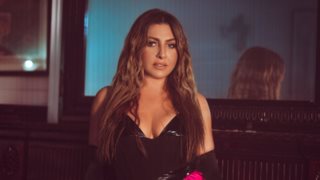 Στην κορυφή των Charts η Έλενα Παπαρίζου και το "Δε Μου Τα Λέει Καλά"