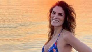 Η Μαίρη Συνατσάκη σε νέα ολόσωμα στιγμιότυπα μετά την ανακοίνωση της εγκυμοσύνης της