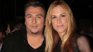 21 χρόνια πριν: Η 24χρονη Ντορέττα Παπαδημητρίου στο γάμο της με κουμπάρο τον Αντώνη Ρέμο - Το ρομαντικό νυφικό